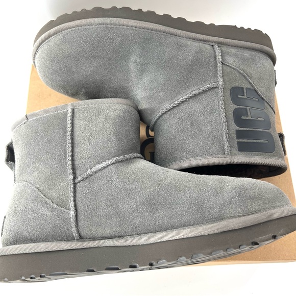 LIKE NEW! UGG Classic Mini Rubber Logo Grey Size 9 Ankle - Picture 3 of 11
